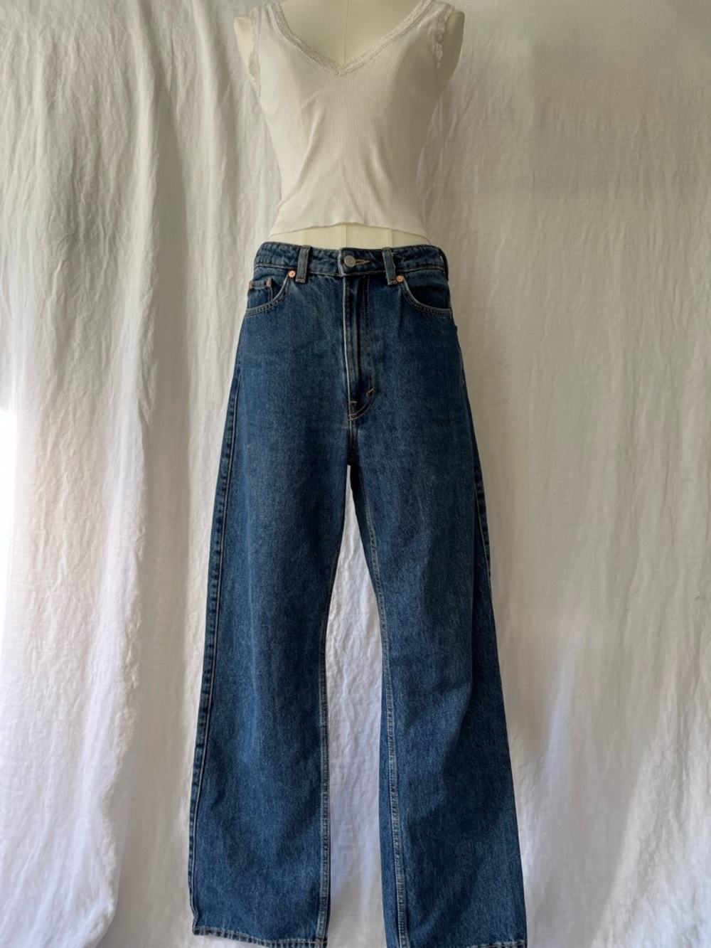 Weekday Rowe Jeans 28 |
Organic Cotton Ultra High Rise 90s Straight